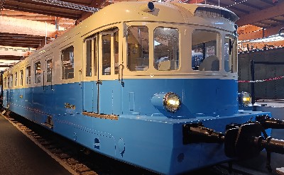 cliquez ici pour voir l'image (Autorail-Renault.jpg)