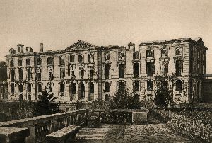 cliquez ici pour voir l'image (Ruines_Chateau.jpg)